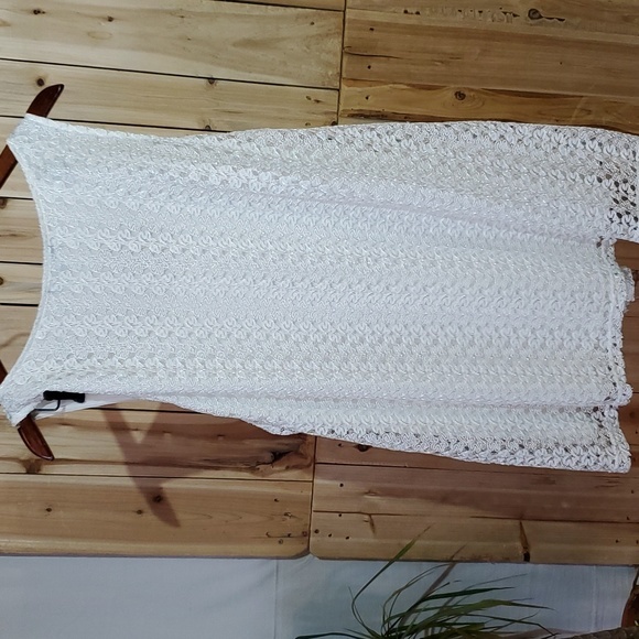 Beautiful Lily Morgan tunic. Lace panel covers top. - Picture 4 of 7